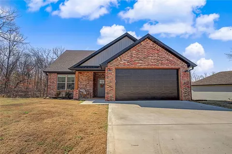 7 Knebworth Dr, Bella Vista, AR 72714