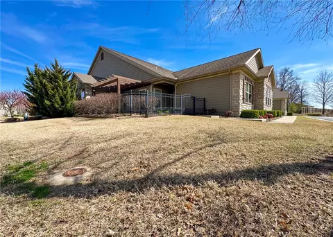 1015 Naphtali Blvd, Bentonville, AR 72713