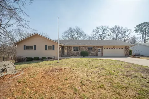 1015 Peterson Rd, Neosho, MO 64850