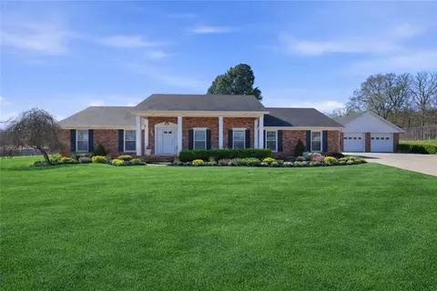 1409 Oaks Manor Dr, Fayetteville, AR 72703