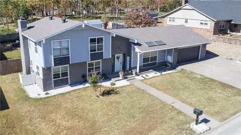 1202 S 13th St, Rogers, AR 72758