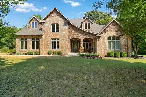 562 Winding Spring Dr, Fayetteville, AR 72703