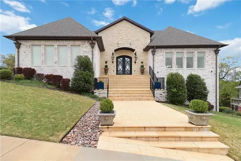 448 N Limestone Dr, Fayetteville, AR 72701