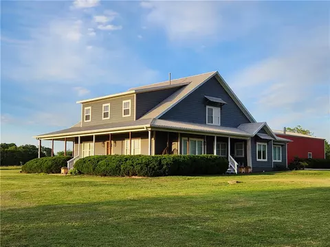 16000 Peterson Rd, Gentry, AR 72734