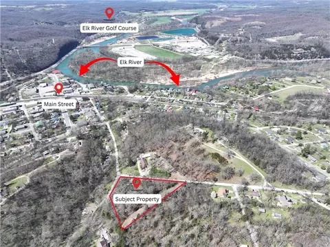 302 Paradise Dr, Noel, MO 64854