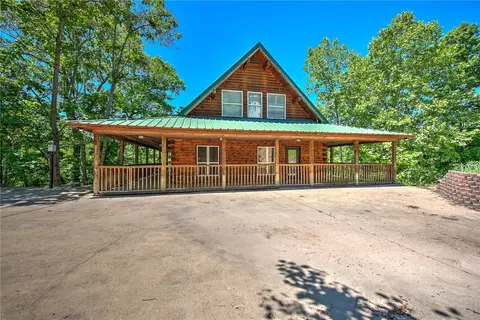 8379 Chestnut Dr, Rogers, AR 72756