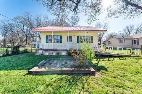 305 Shaver St, Berryville, AR 72616