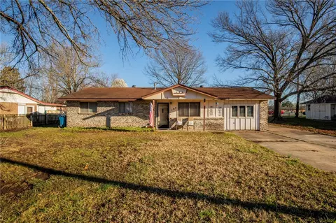 107 11th St, Bentonville, AR 72712