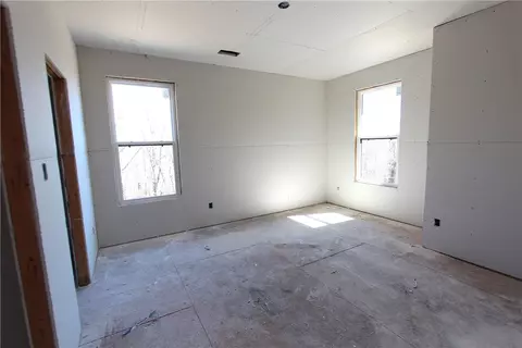 Bedroom - 17110 Malico Mountain Rd, West Fork, AR 72774 photo 2 of 4