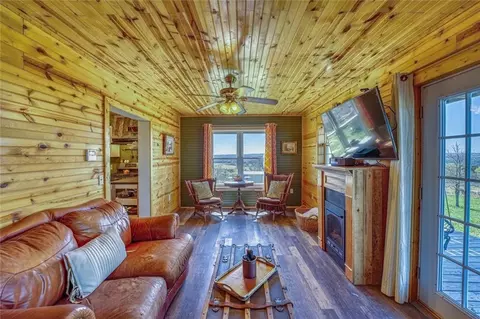 552 Deer Meadows Ln, Yellville, AR 72687