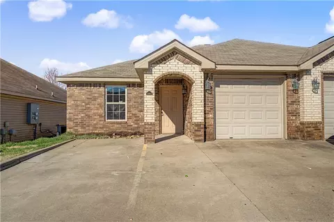 3306 SW Victoria Pl #E-F, Bentonville, AR 72712