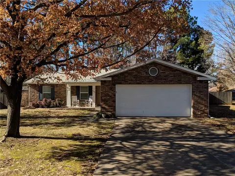 3107 N Malinda Dr, Fayetteville, AR 72703