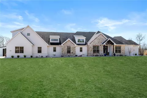 1913 Haxton Ln, Bentonville, AR 72712