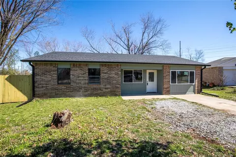 10 Mcintosh Ln, Bentonville, AR 72712
