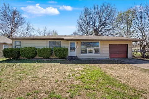 1825 Mcray Ave, Springdale, AR 72762
