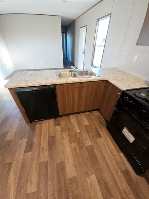 Kitchen - 207 Hawkeye Ln, Harrison, AR 72601 photo 2 of 2