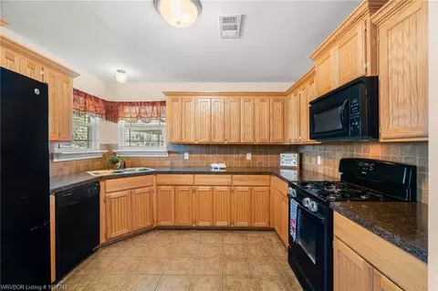 Kitchen - 437 Riley Dr, Alma, AR 72921 photo 2 of 3