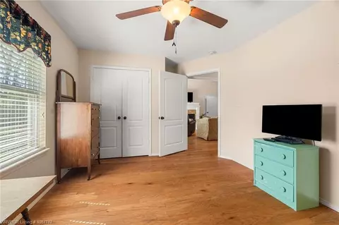 Bedroom - 437 Riley Dr, Alma, AR 72921 photo 6 of 6