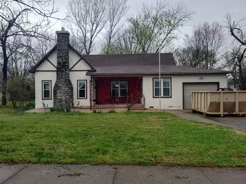 516 S Carl St, Siloam Springs, AR 72761