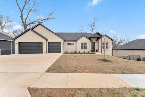 1421 Lee St, Pea Ridge, AR 72751