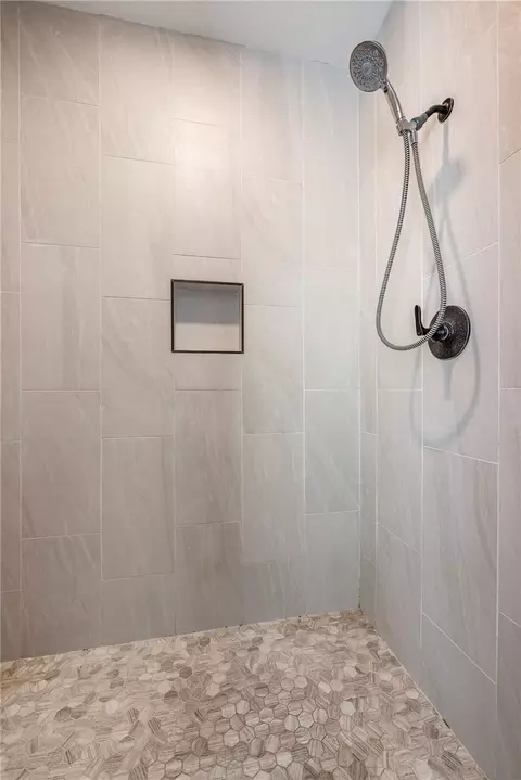 Bath - 931 Red Maple St, Centerton, AR 72719 photo 3 of 6
