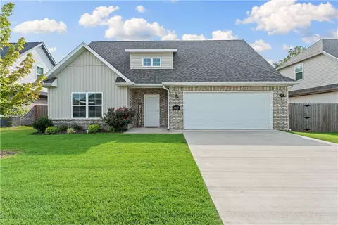 4407 SW Bison St, Bentonville, AR 72713