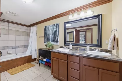 Bath - 16602 N Willow Dr, Rogers, AR 72756 photo 5 of 6