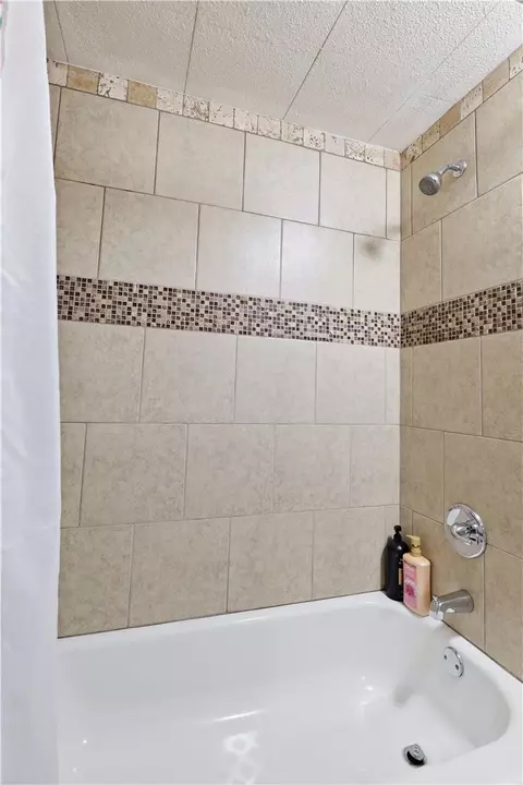 Bath - 16602 N Willow Dr, Rogers, AR 72756 photo 4 of 6