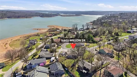 View/Area - 16602 N Willow Dr, Rogers, AR 72756 photo 6 of 7