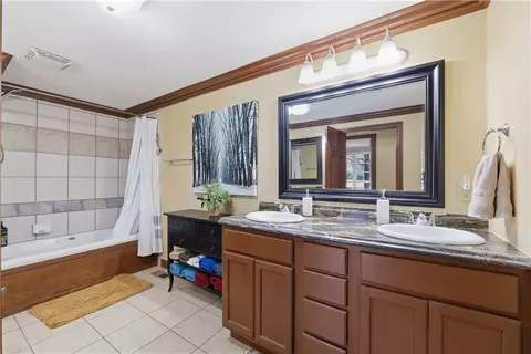 Bath - 16602 N Willow Dr, Rogers, AR 72756 photo 5 of 6