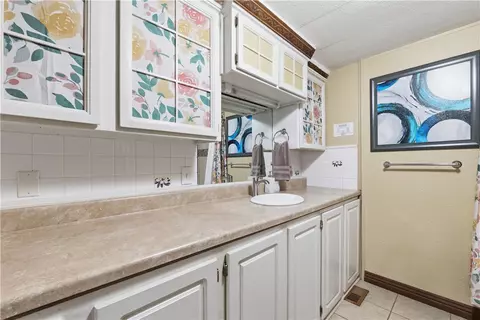 Bath - 16602 N Willow Dr, Rogers, AR 72756 photo 3 of 6