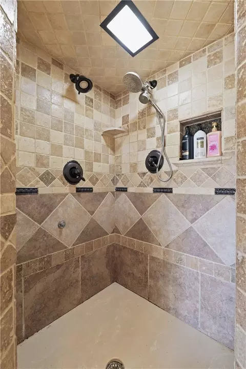 Bath - 16602 N Willow Dr, Rogers, AR 72756 photo 2 of 6