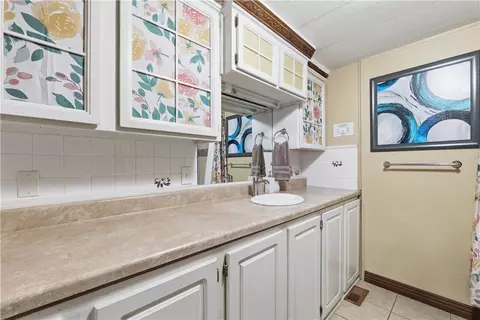 Bath - 16602 N Willow Dr, Rogers, AR 72756 photo 3 of 6