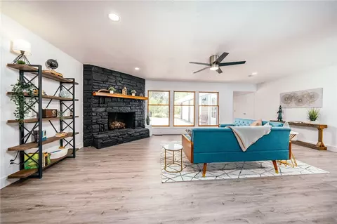 18 Melbourn Dr, Bella Vista, AR 72714