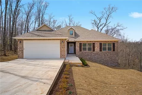 1 Insh Cir, Bella Vista, AR 72715