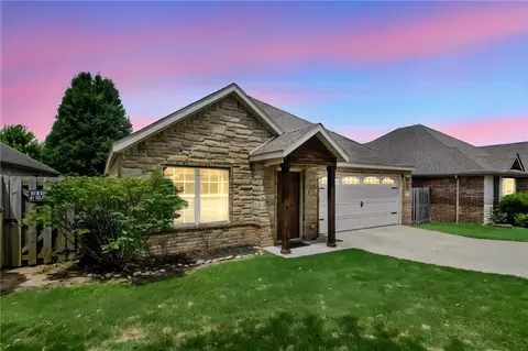 2633 Villa Blvd, Fayetteville, AR 72703