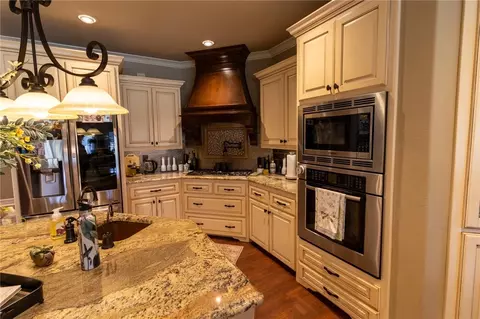 Kitchen - 1237 Waterfront Rd, Alma, AR 72921 photo 2 of 4