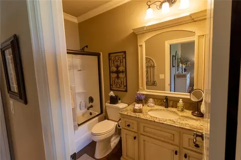 Bath - 1237 Waterfront Rd, Alma, AR 72921 photo 4 of 8