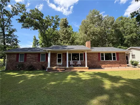 224 Laddy Ln, London, AR 72847