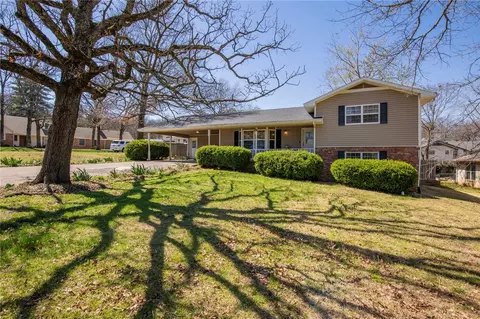 2803 N Elizabeth Ave, Fayetteville, AR 72703