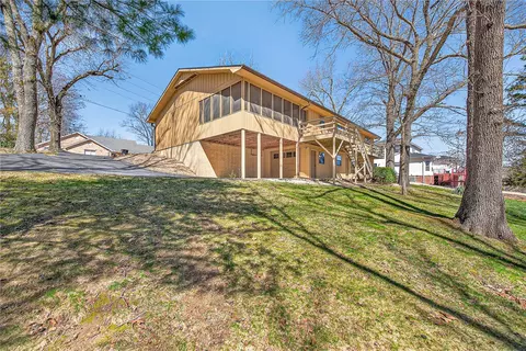 8272 Fairway Dr, Rogers, AR 72756