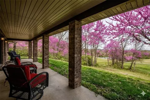 169 Mulberry Ln, Eureka Springs, AR 72631