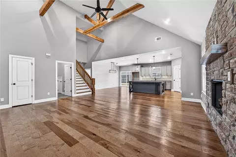 1051 Silver Maple St, Centerton, AR 72719