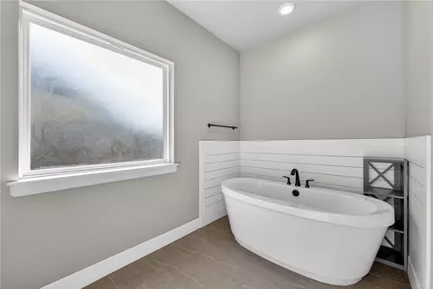 Bath - 1051 Silver Maple St, Centerton, AR 72719 photo 3 of 5