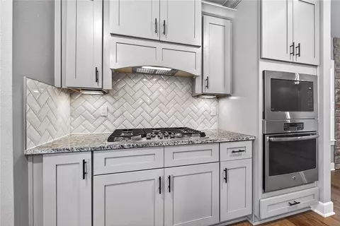 Kitchen - 1051 Silver Maple St, Centerton, AR 72719 photo 3 of 3