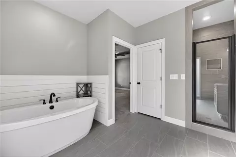 Bath - 1051 Silver Maple St, Centerton, AR 72719 photo 4 of 5