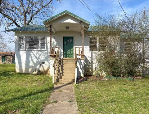 408 N Estes Ave, Yellville, AR 72687