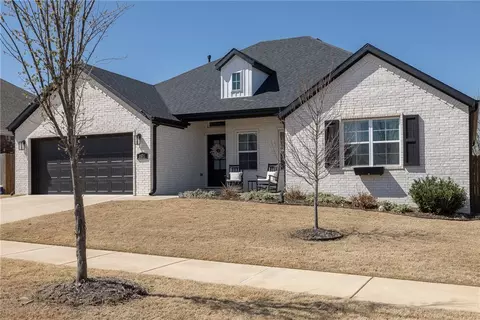 1575 N Pershing St, Fayetteville, AR 72704