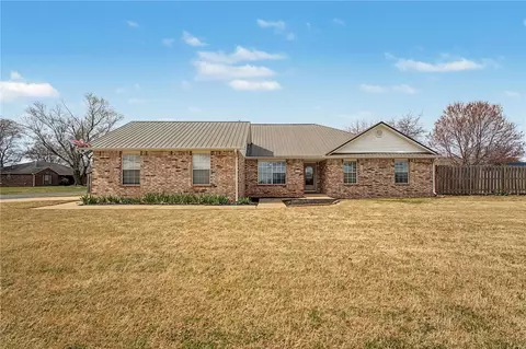 801 Pinoak St, Centerton, AR 72719