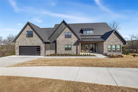 480 Ozark View Dr, Fayetteville, AR 72703